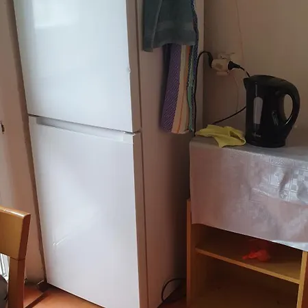 Maxwel Twin Room, Forest 5 Minutes, Playgrounds, Athletic Stadium, Free Tennis Court 15 Minutes,, Free Tennis Coaching Available Homestay szállás Pozsony