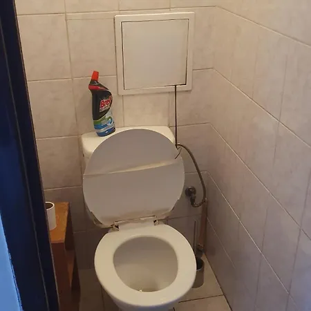 Homestay szállás Maxwel Twin Room, Forest 5 Minutes, Playgrounds, Athletic Stadium, Free Tennis Court 15 Minutes,, Free Tennis Coaching Available Pozsony